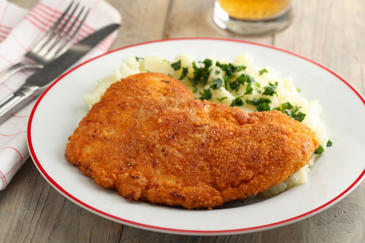 Como cortar peito de frango: aprenda a fazer filé de peito