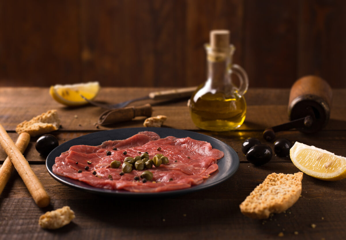 Carpaccio: a verdade nua e crua dessa delícia