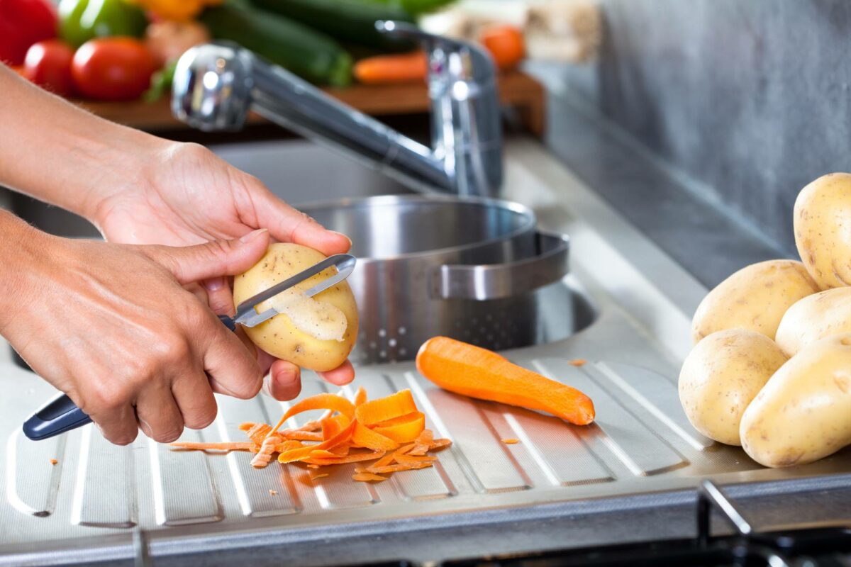 Dicas para descascar frutas e verduras mais facilmente