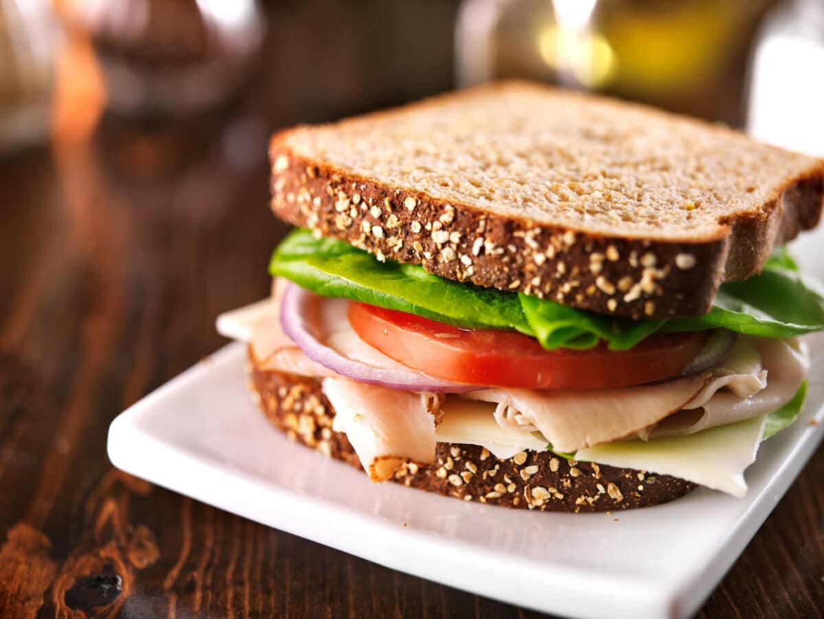 O que comer no lanche da tarde? 9 receitas de lanches rápidos
